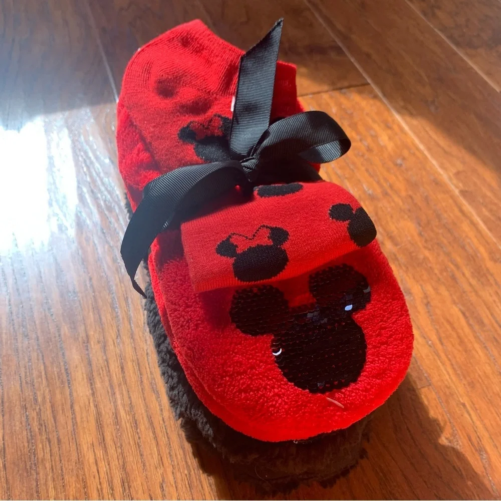 Minnie Mouse Slippers & Sock Gift Set NWT Christmas